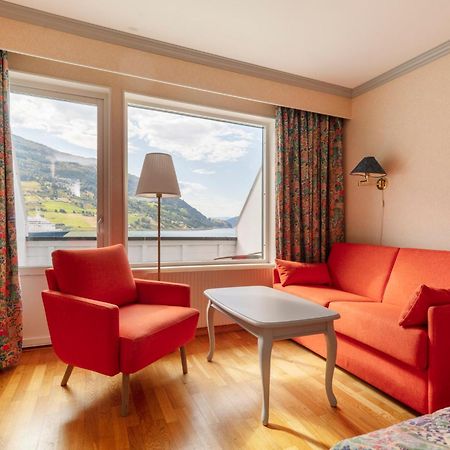 Olden Fjordhotel Exterior foto
