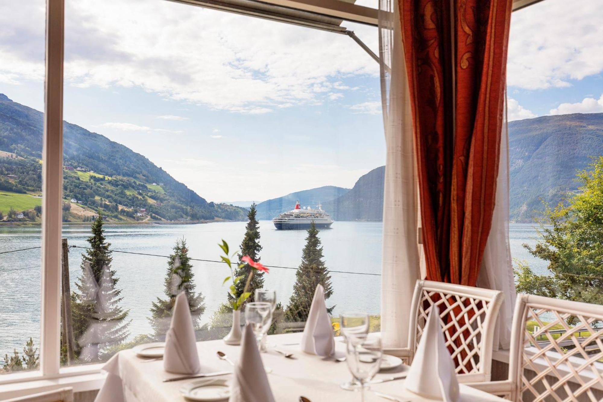Olden Fjordhotel Exterior foto