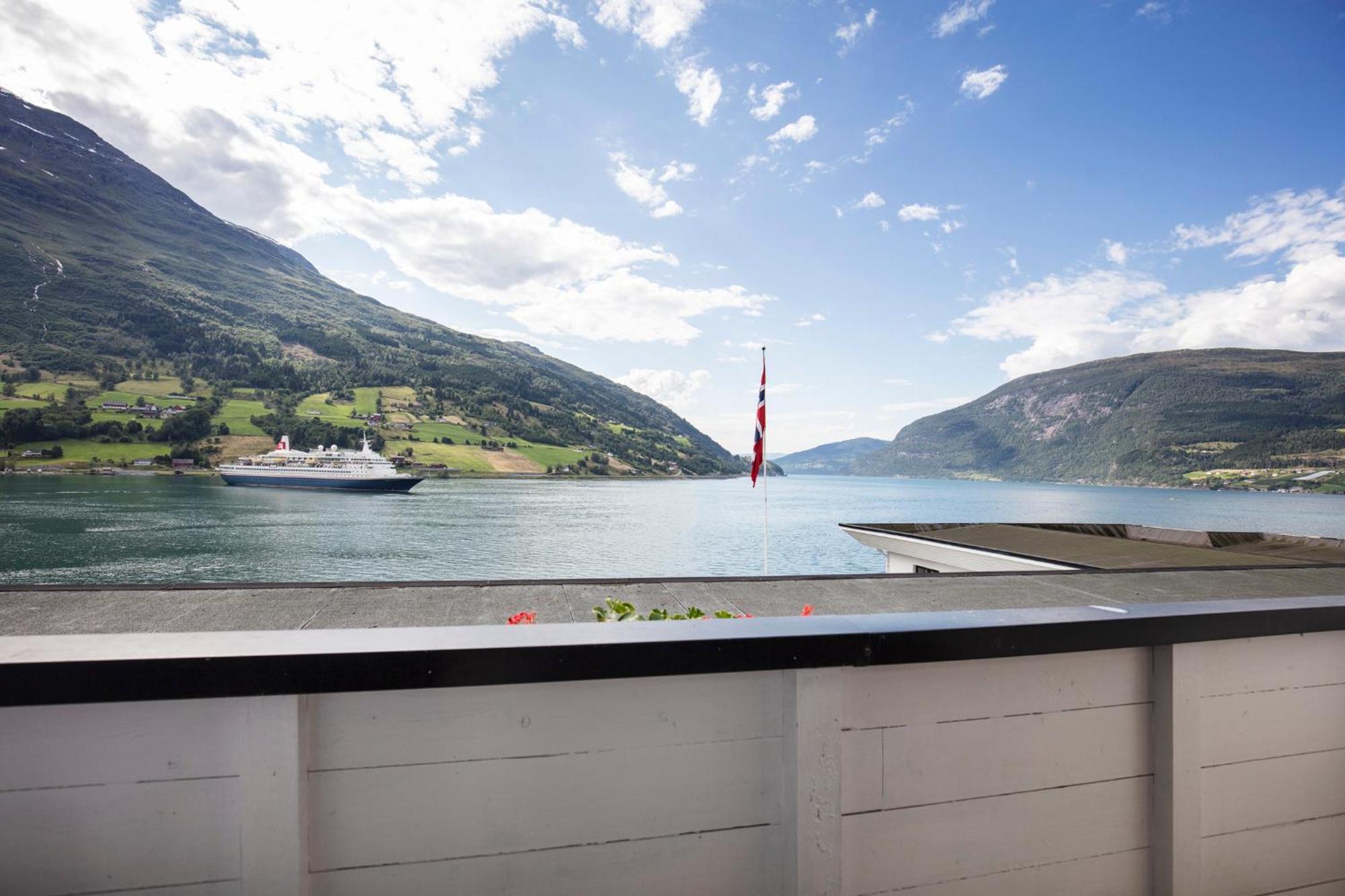 Olden Fjordhotel Exterior foto